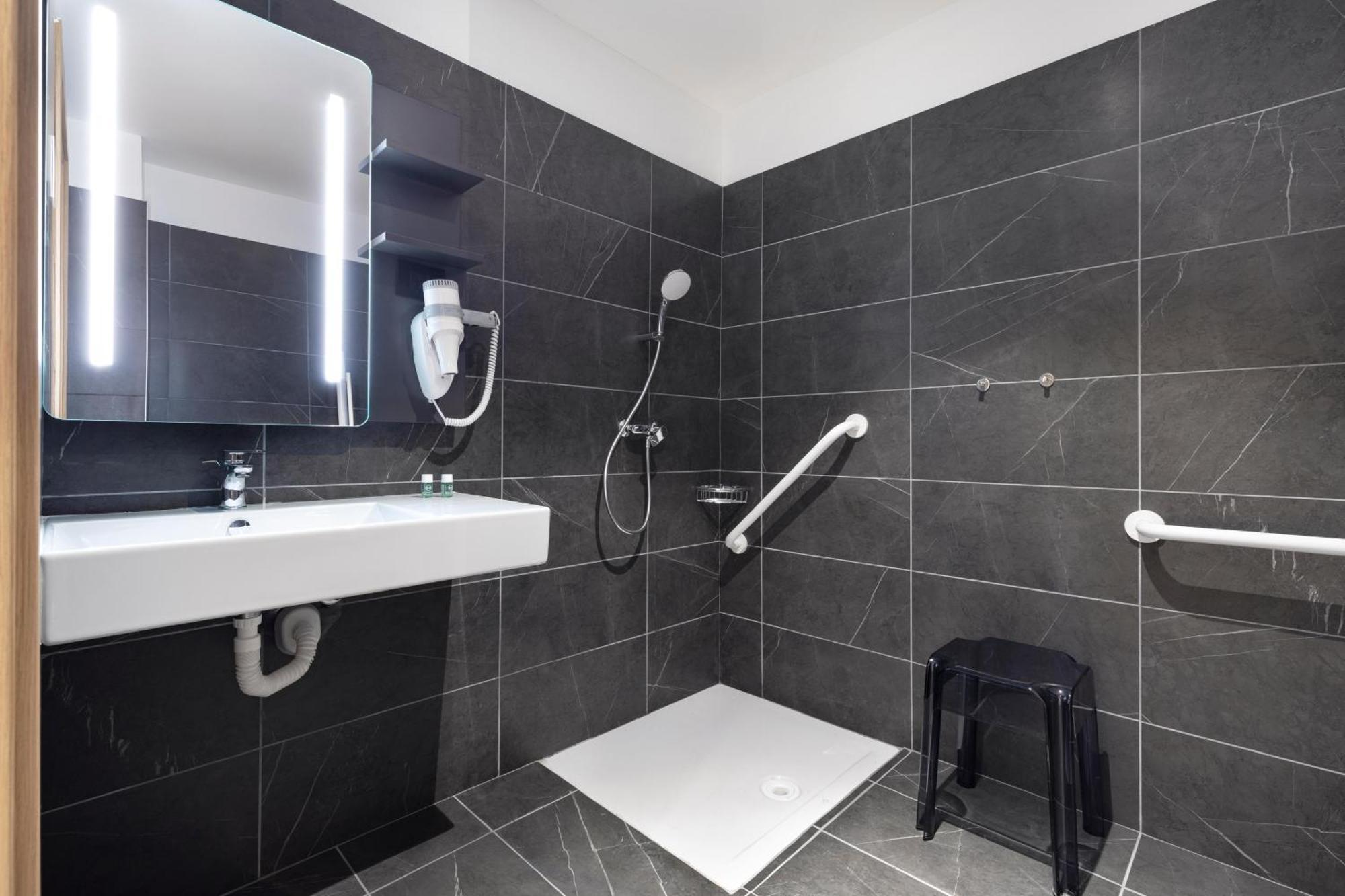 B&B Hotel Bolzano Bagian luar foto