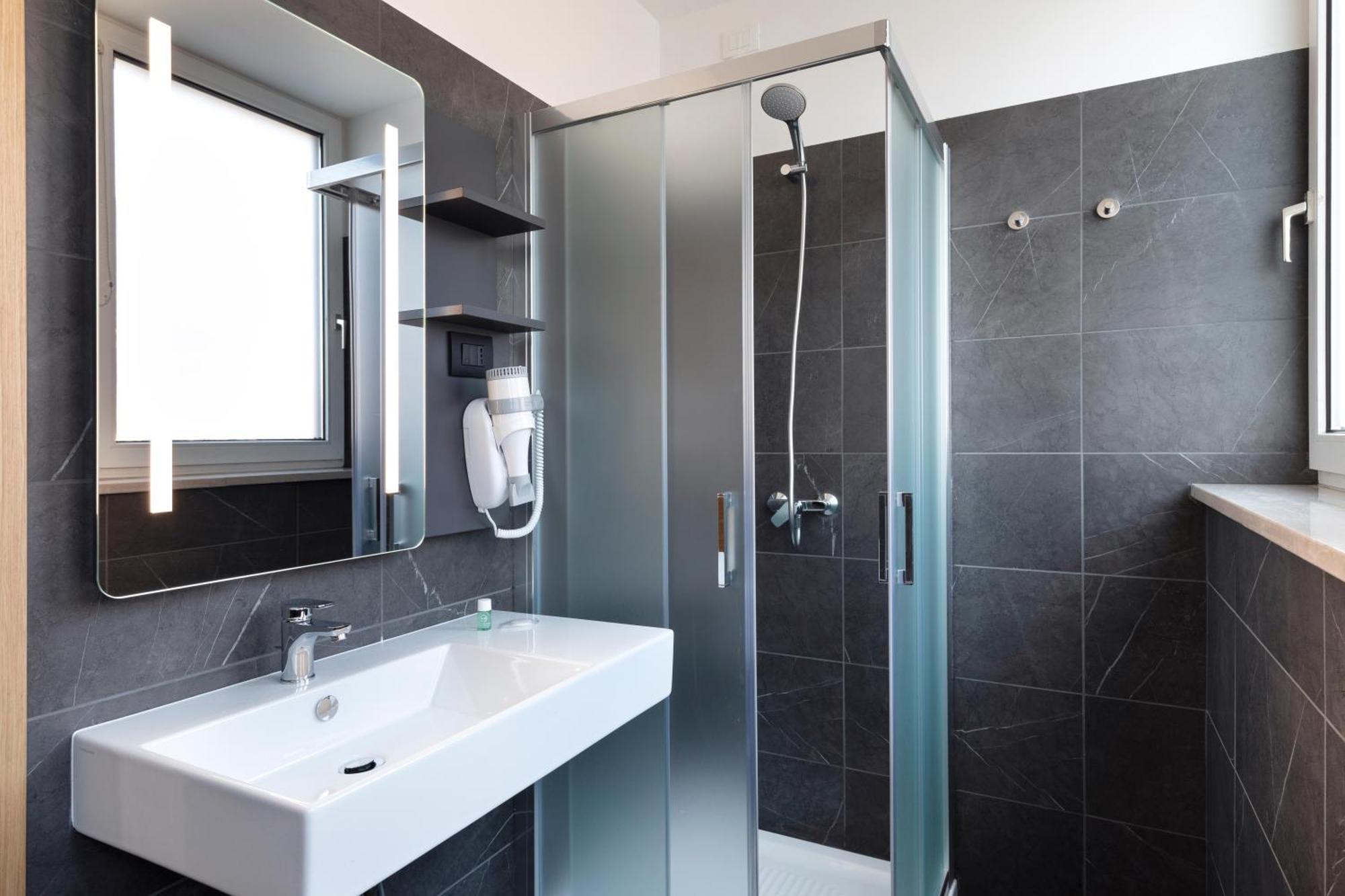 B&B Hotel Bolzano Bagian luar foto