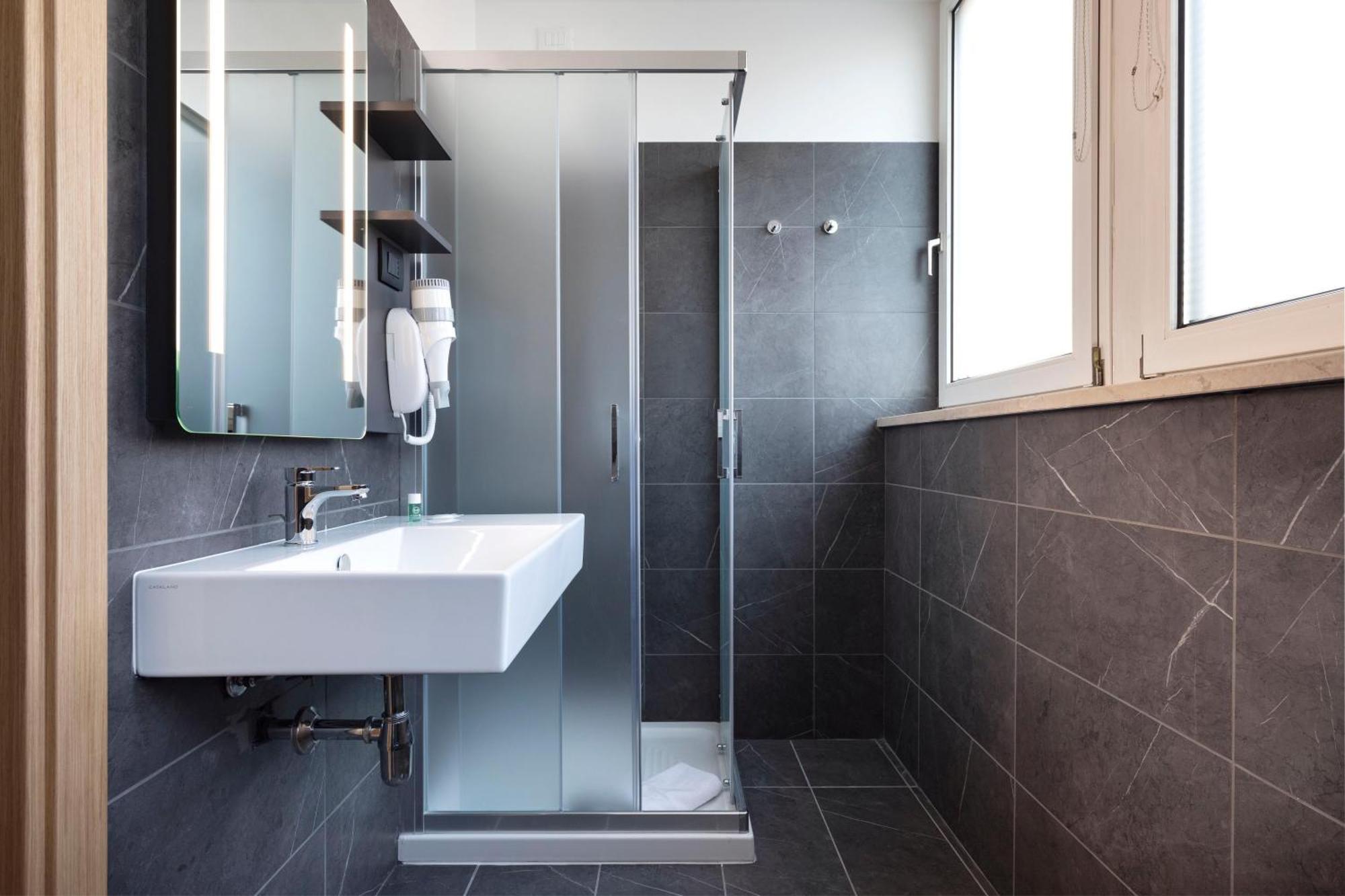 B&B Hotel Bolzano Bagian luar foto
